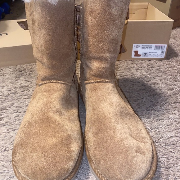 UGG - Picture 3 of 4